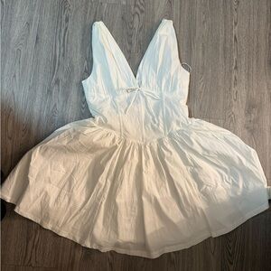 Elegant White Sleeveless Dress